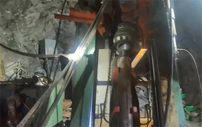 公路隧道230~580米通風豎井的“反井法”施工方法