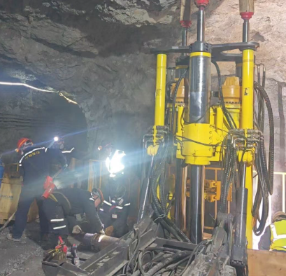 180反井鉆機到達湖北礦山洞室